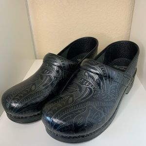 Black Tooled Danskos size 43